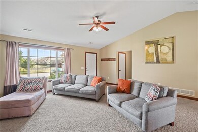 16215 Monroe Ct, Urbandale, IA 50323 - photo 3