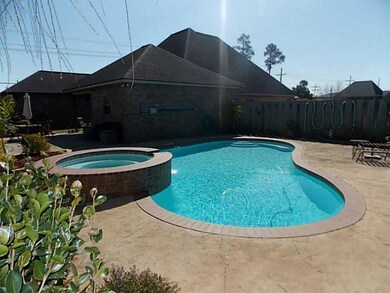 Swimming Pool/Hot Tub/Sauna.