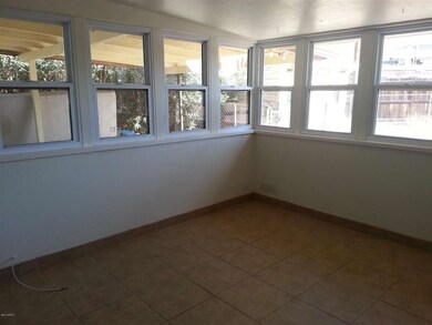 BRIGHT FAMILY ROOM/DUAL PANED WINDOWS