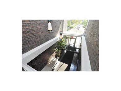 Entry/Foyer.