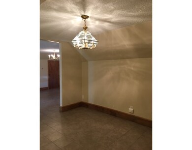 82 Grand St unit 3rd Floor, Lowell, MA 01851 - photo 4