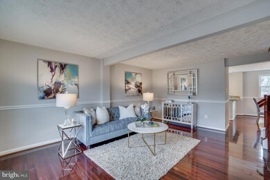 7981 Tyson Oaks Cir, Vienna, VA 22182 - photo 3