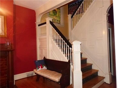 Entry/Foyer.