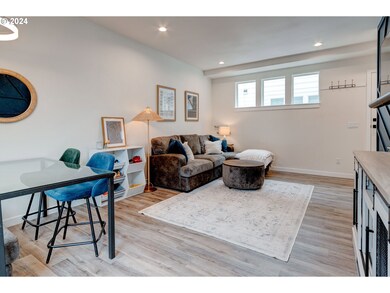 653 NW 4th Ave, Canby, OR 97013 - photo 5