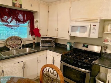 4200 Coventry Dr, Moss Point, MS 39562 - photo 7