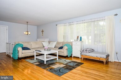 8305 Five Gates Rd, Annandale, VA 22003 - photo 4