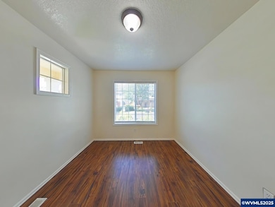 824 SE Bayshore Cir, Corvallis, OR 97333 - photo 2