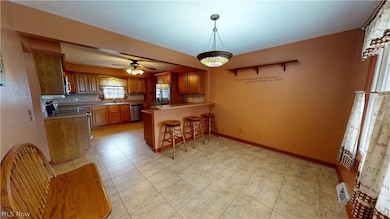 30201 Meadowview Dr, Wickliffe, OH 44092 - photo 4