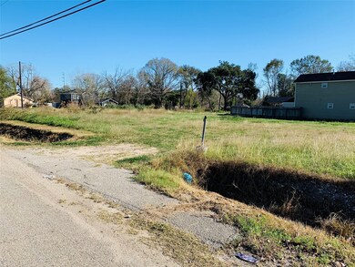 8032 Dyer St, Houston, TX 77088 - photo 5