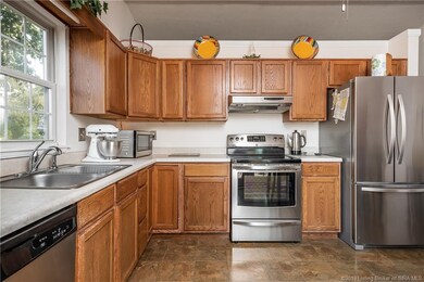 ENJOY THIS BRIGHT KITCHEN FULL OF NATURAL LIGHT!