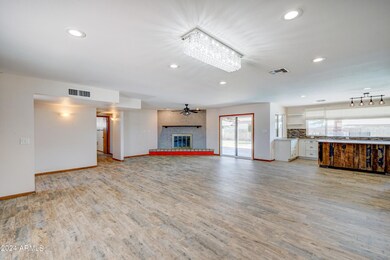 6117 E Hobart-5