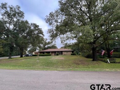 11247 Timber Creek Cir, Tyler, TX 75707 - photo 2