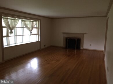 7116 Warbler Ln, McLean, VA 22101 - photo 2