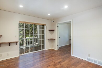 3_Living-Room_1800x1200_3504880