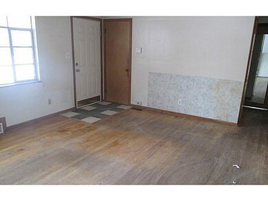 2746 Bernadette Rd, Columbus, OH 43204 - photo 6