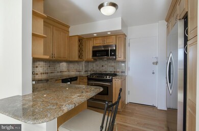 Watergate East Residences unit 602-N, Washington, DC 20037 - photo 3