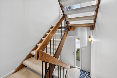 Bright entry to welcome your guests