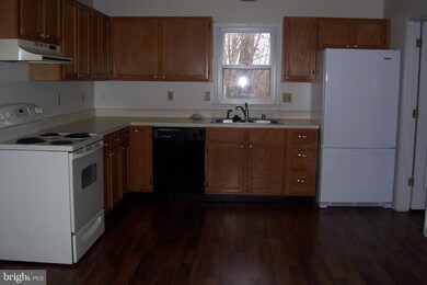 1258 Lakeview Dr, Cross Junction, VA 22625 - photo 6