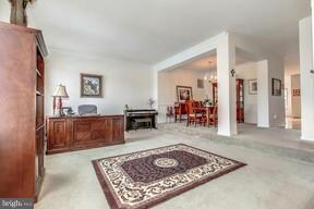 25933 Kirkwood Square, Chantilly, VA 20152 - photo 4
