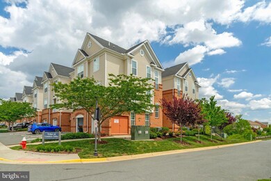 23286 Southdown Manor Terrace unit 118, Ashburn, VA 20148 - photo 2
