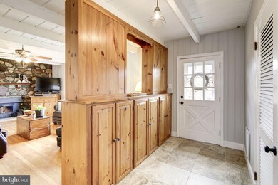 43380 Mountain View Dr, Chantilly, VA 20152 - photo 2