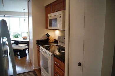 600 Naples Ct unit 605, Glenview, IL 60025 - photo 2