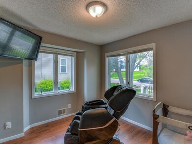 2509 Dupont Ave Minneapolis MN-003-34-Den-MLS_Size