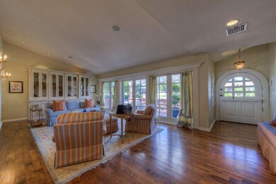 003_Living Room