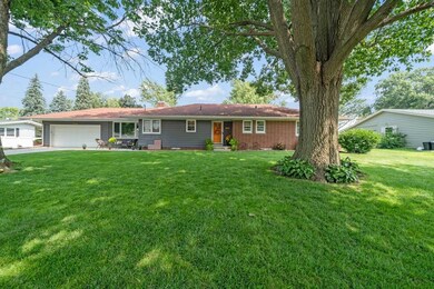 1104 S 14th Ave W, Newton, IA 50208 - photo 2