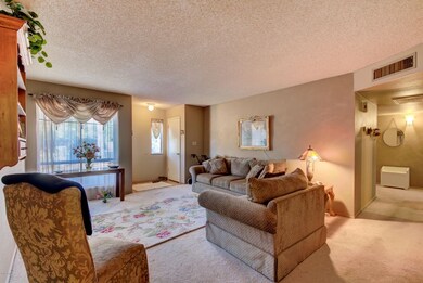 2557 E Butte St-7