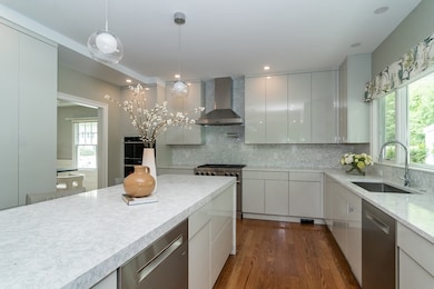 8 Beverly Rd, Wellesley Hills, MA 02481 - photo 3