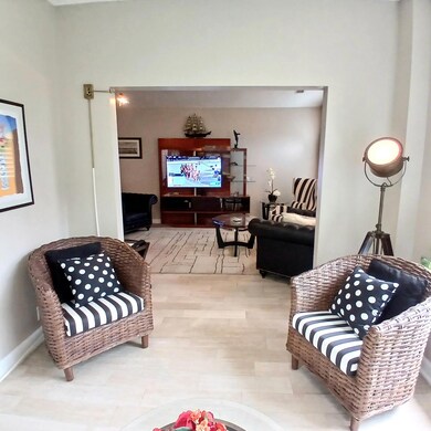 Sitting room with light hardwood / wood-style floo