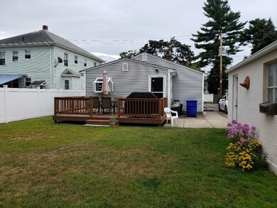 54 Bucklin St, Pawtucket, RI 02861 - photo 7