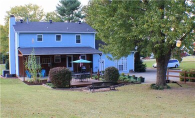 Nice Back Yard, Great for those cook outs or enter
