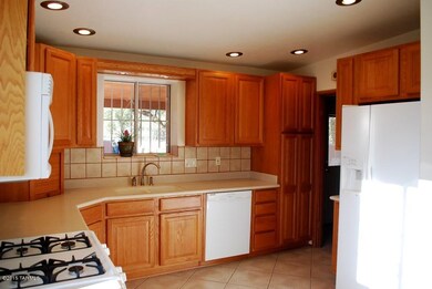 2124 E Kleindale Rd, Tucson, AZ 85719 - photo 7