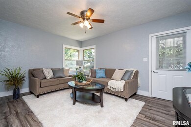 2125 W 18th St, Davenport, IA 52804 - photo 2