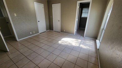 2100 Granbury St unit 2102, Cleburne, TX 76033 - photo 4