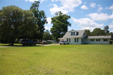 Very large, spacious lot