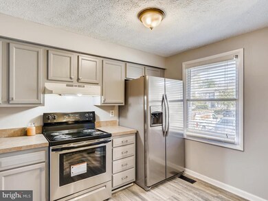 7920 Sutherland Ct, Pasadena, MD 21122 - photo 6