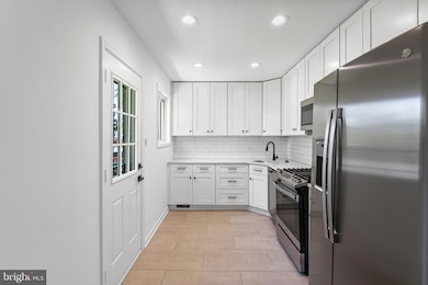 302 Milfan Dr, Capitol Heights, MD 20743 - photo 5