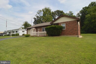 113 Montrose St, Reading, PA 19605 - photo 2