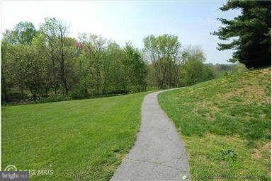 18607 Walkers Choice Rd unit 4, Montgomery Village, MD 20886 - photo 2