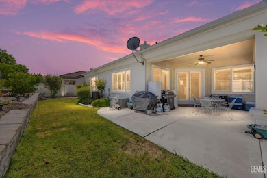 13802 Blossom Ridge Dr, Bakersfield, CA 93306 - photo 2