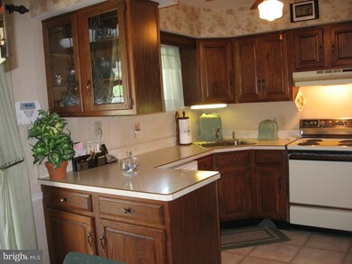 75 Cobalt Ridge Dr N, Levittown, PA 19057 - photo 7