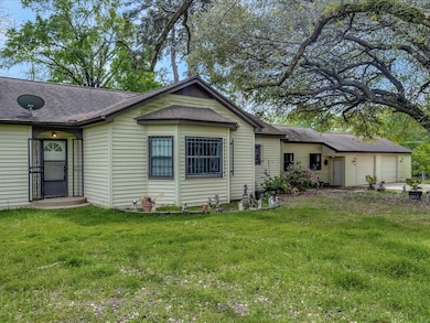 1417 W Seale St, Nacogdoches, TX 75964 - photo 5