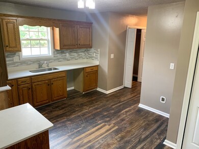 107 Roscoe Rd, Shelbyville, TN 37160 - photo 5