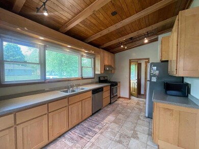 528 S 7th St, La Crescent, MN 55947 - photo 2