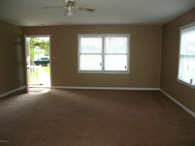 Living Room/Entry