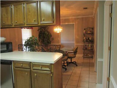 Kitchen / Dining Combo