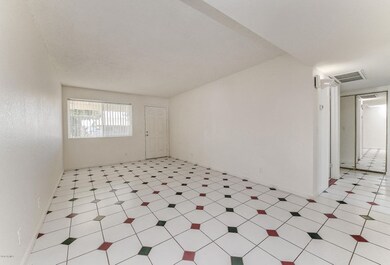 107-FrontRoom_2